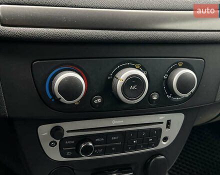 Белый Рено Меган, объемом двигателя 1.46 л и пробегом 243 тыс. км за 8850 $, фото 15 на Automoto.ua