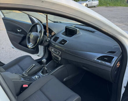 Белый Рено Меган, объемом двигателя 1.46 л и пробегом 315 тыс. км за 8200 $, фото 7 на Automoto.ua