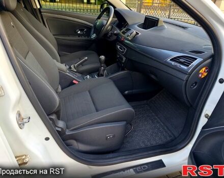 Белый Рено Меган, объемом двигателя 1.5 л и пробегом 245 тыс. км за 8900 $, фото 7 на Automoto.ua