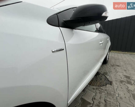 Белый Рено Меган, объемом двигателя 1.5 л и пробегом 189 тыс. км за 8900 $, фото 2 на Automoto.ua