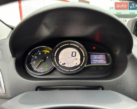 Белый Рено Меган, объемом двигателя 1.5 л и пробегом 278 тыс. км за 8900 $, фото 37 на Automoto.ua