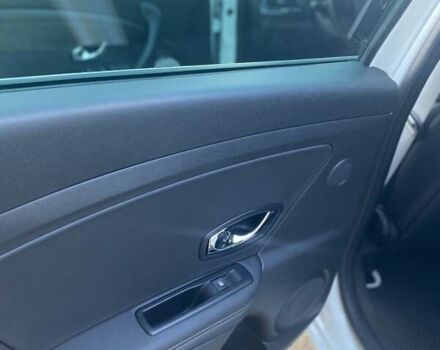 Белый Рено Меган, объемом двигателя 1.6 л и пробегом 263 тыс. км за 11200 $, фото 3 на Automoto.ua