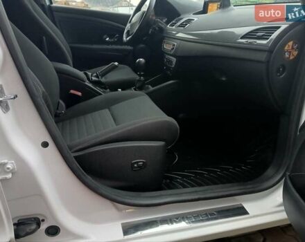 Белый Рено Меган, объемом двигателя 1.5 л и пробегом 149 тыс. км за 9600 $, фото 45 на Automoto.ua
