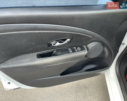 Белый Рено Меган, объемом двигателя 1.46 л и пробегом 255 тыс. км за 8500 $, фото 17 на Automoto.ua