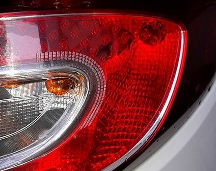Белый Рено Меган, объемом двигателя 1.5 л и пробегом 210 тыс. км за 9800 $, фото 1 на Automoto.ua