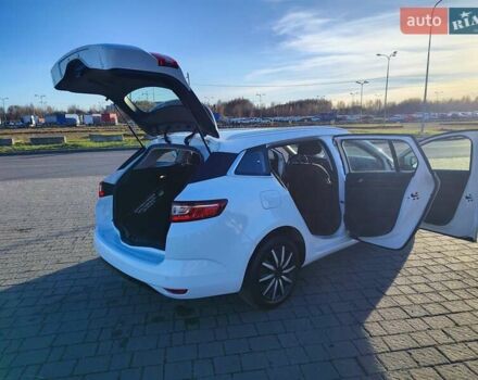 Белый Рено Меган, объемом двигателя 1.46 л и пробегом 200 тыс. км за 11999 $, фото 1 на Automoto.ua