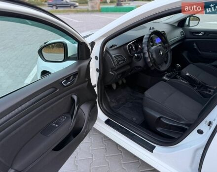 Белый Рено Меган, объемом двигателя 1.46 л и пробегом 197 тыс. км за 10899 $, фото 31 на Automoto.ua