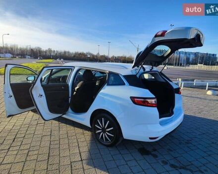 Белый Рено Меган, объемом двигателя 1.46 л и пробегом 200 тыс. км за 11999 $, фото 3 на Automoto.ua