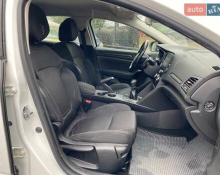 Белый Рено Меган, объемом двигателя 1.46 л и пробегом 197 тыс. км за 12490 $, фото 11 на Automoto.ua