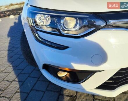 Белый Рено Меган, объемом двигателя 1.46 л и пробегом 200 тыс. км за 11999 $, фото 11 на Automoto.ua