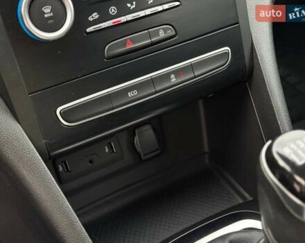 Белый Рено Меган, объемом двигателя 1.46 л и пробегом 195 тыс. км за 12900 $, фото 29 на Automoto.ua