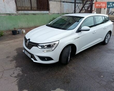 Белый Рено Меган, объемом двигателя 1.5 л и пробегом 20 тыс. км за 9900 $, фото 1 на Automoto.ua