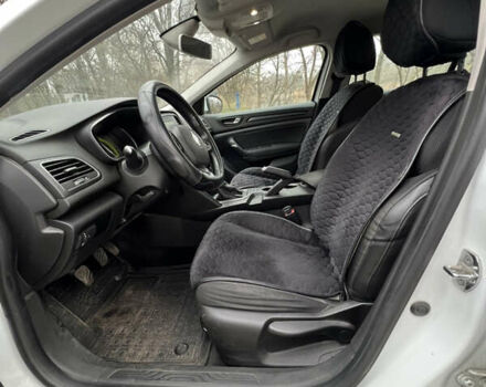 Білий Рено Меган, об'ємом двигуна 1.46 л та пробігом 168 тис. км за 11599 $, фото 8 на Automoto.ua