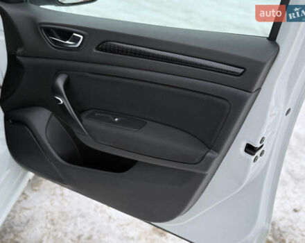 Белый Рено Меган, объемом двигателя 1.5 л и пробегом 164 тыс. км за 12600 $, фото 11 на Automoto.ua