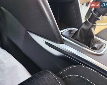 Белый Рено Меган, объемом двигателя 1.46 л и пробегом 200 тыс. км за 11999 $, фото 45 на Automoto.ua