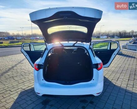 Белый Рено Меган, объемом двигателя 1.46 л и пробегом 200 тыс. км за 11999 $, фото 2 на Automoto.ua