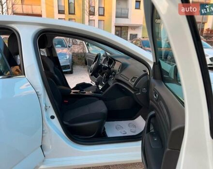 Белый Рено Меган, объемом двигателя 1.46 л и пробегом 225 тыс. км за 11999 $, фото 3 на Automoto.ua