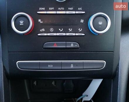 Белый Рено Меган, объемом двигателя 1.46 л и пробегом 225 тыс. км за 11999 $, фото 10 на Automoto.ua