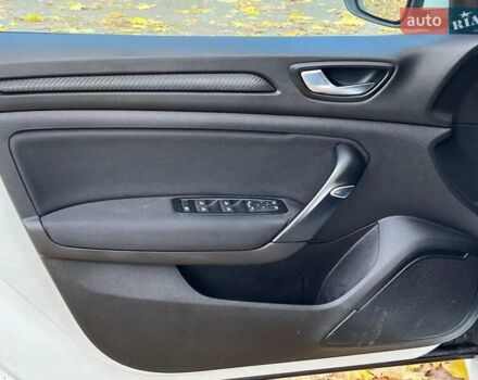 Белый Рено Меган, объемом двигателя 1.5 л и пробегом 250 тыс. км за 10890 $, фото 26 на Automoto.ua