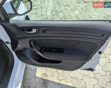 Белый Рено Меган, объемом двигателя 1.46 л и пробегом 152 тыс. км за 15200 $, фото 37 на Automoto.ua