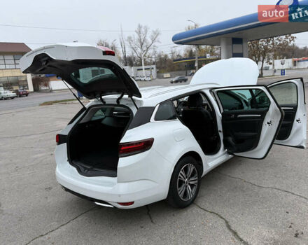 Белый Рено Меган, объемом двигателя 1.5 л и пробегом 138 тыс. км за 15399 $, фото 91 на Automoto.ua