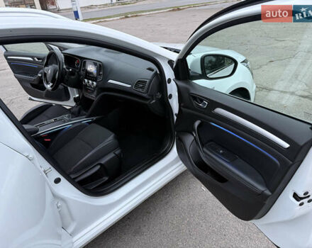 Белый Рено Меган, объемом двигателя 1.5 л и пробегом 138 тыс. км за 15399 $, фото 112 на Automoto.ua