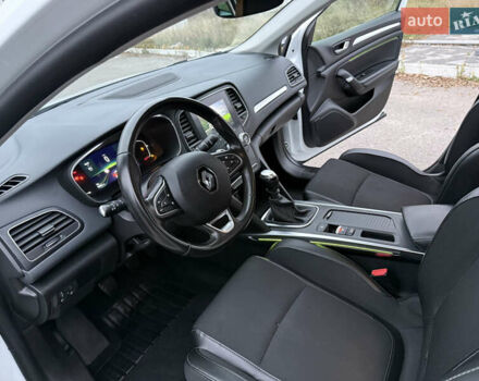 Белый Рено Меган, объемом двигателя 1.5 л и пробегом 138 тыс. км за 15399 $, фото 4 на Automoto.ua