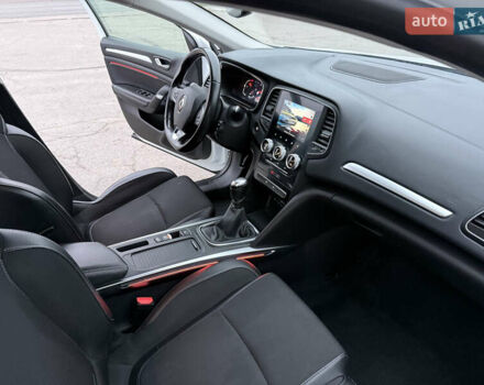 Белый Рено Меган, объемом двигателя 1.5 л и пробегом 138 тыс. км за 15399 $, фото 105 на Automoto.ua