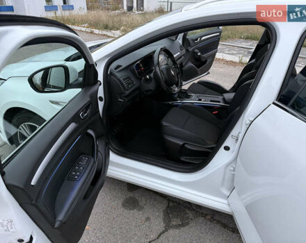 Белый Рено Меган, объемом двигателя 1.5 л и пробегом 138 тыс. км за 15399 $, фото 111 на Automoto.ua