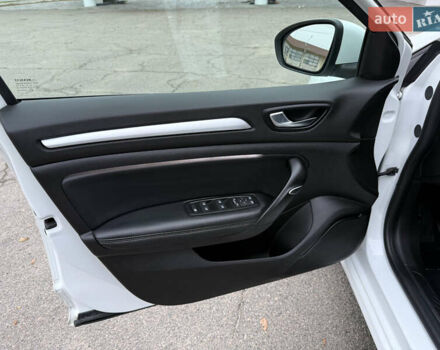 Белый Рено Меган, объемом двигателя 1.5 л и пробегом 138 тыс. км за 15399 $, фото 48 на Automoto.ua