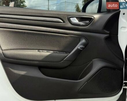 Белый Рено Меган, объемом двигателя 1.46 л и пробегом 253 тыс. км за 14500 $, фото 15 на Automoto.ua