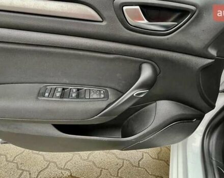 Белый Рено Меган, объемом двигателя 1.46 л и пробегом 73 тыс. км за 22000 $, фото 17 на Automoto.ua