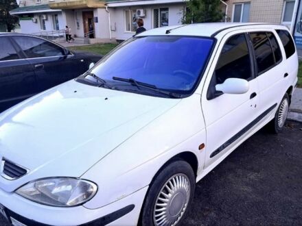 Белый Рено Меган, объемом двигателя 1.6 л и пробегом 290 тыс. км за 2600 $, фото 1 на Automoto.ua