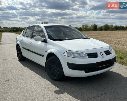 Белый Рено Меган, объемом двигателя 1.4 л и пробегом 215 тыс. км за 4100 $, фото 1 на Automoto.ua