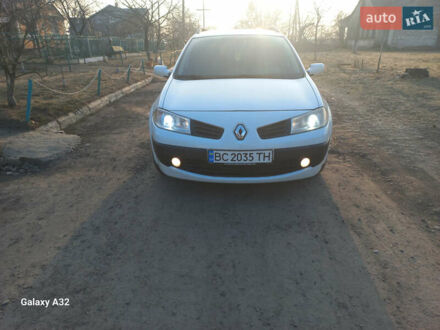 Белый Рено Меган, объемом двигателя 1.5 л и пробегом 250 тыс. км за 4200 $, фото 1 на Automoto.ua