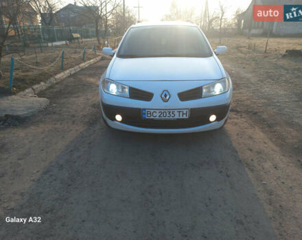 Белый Рено Меган, объемом двигателя 1.5 л и пробегом 250 тыс. км за 4200 $, фото 1 на Automoto.ua