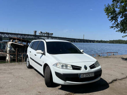 Рено Меган 2008 у Дніпро (Дніпропетровську) на Automoto.ua Білий Рено Меган, об'ємом двигуна 1.6 л та пробігом 240 тис. км за 6000 $, фото 1 на Automoto.ua