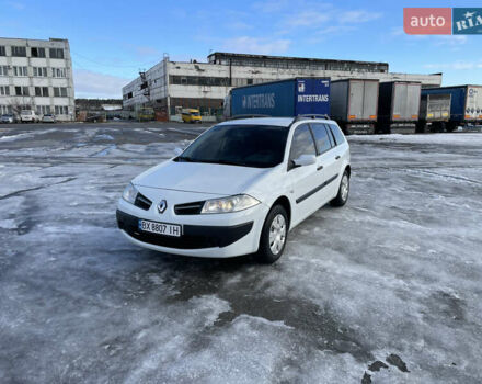Белый Рено Меган, объемом двигателя 1.6 л и пробегом 216 тыс. км за 5200 $, фото 1 на Automoto.ua