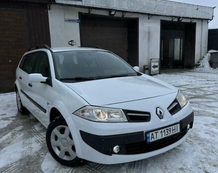 Белый Рено Меган, объемом двигателя 1.6 л и пробегом 215 тыс. км за 6300 $, фото 1 на Automoto.ua