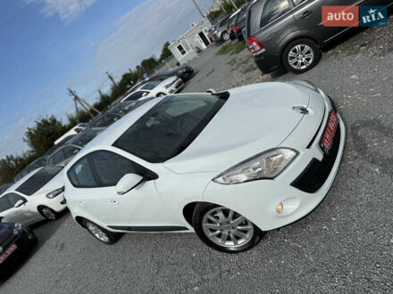 Рено Меган 2009 в Ровно на Automoto.ua Белый Рено Меган, объемом двигателя 1.6 л и пробегом 239 тыс. км за 6999 $, фото 1 на Automoto.ua