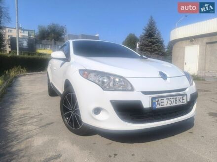Белый Рено Меган, объемом двигателя 1.4 л и пробегом 238 тыс. км за 6700 $, фото 1 на Automoto.ua