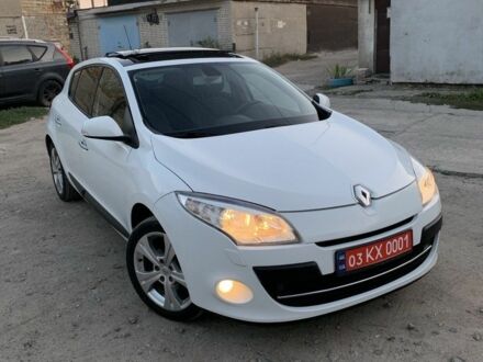 Белый Рено Меган, объемом двигателя 1.6 л и пробегом 171 тыс. км за 7274 $, фото 1 на Automoto.ua