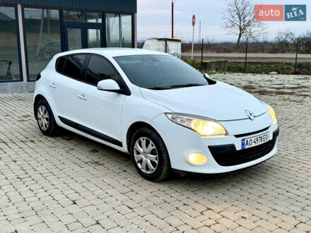 Белый Рено Меган, объемом двигателя 1.6 л и пробегом 272 тыс. км за 5600 $, фото 1 на Automoto.ua