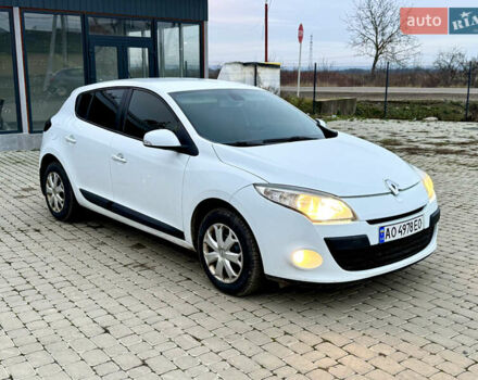 Белый Рено Меган, объемом двигателя 1.6 л и пробегом 272 тыс. км за 5600 $, фото 1 на Automoto.ua