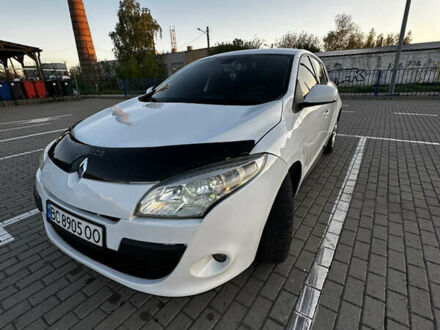 Рено Меган 2009 в Нововолынск на Automoto.ua Белый Рено Меган, объемом двигателя 1.46 л и пробегом 230 тыс. км за 5100 $, фото 1 на Automoto.ua