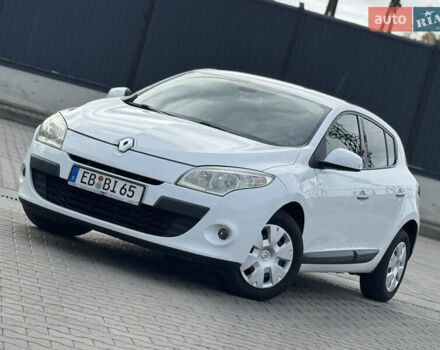 Белый Рено Меган, объемом двигателя 1.6 л и пробегом 220 тыс. км за 5900 $, фото 1 на Automoto.ua