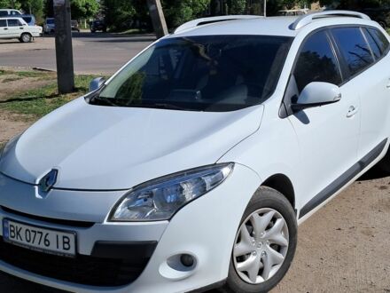 Белый Рено Меган, объемом двигателя 1.5 л и пробегом 230 тыс. км за 6282 $, фото 1 на Automoto.ua