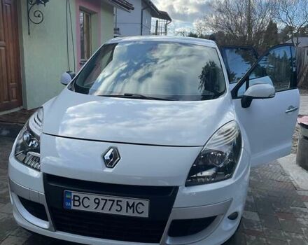 Білий Рено Меган, об'ємом двигуна 1.46 л та пробігом 200 тис. км за 8300 $, фото 1 на Automoto.ua