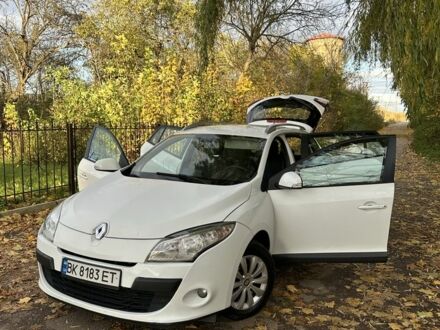 Рено Меган 2010 в Радивилове на Automoto.ua Белый Рено Меган, объемом двигателя 1.5 л и пробегом 257 тыс. км за 5250 $, фото 1 на Automoto.ua