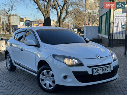 Рено Меган 2010 в Николаеве на Automoto.ua Белый Рено Меган, объемом двигателя 1.46 л и пробегом 258 тыс. км за 5800 $, фото 1 на Automoto.ua